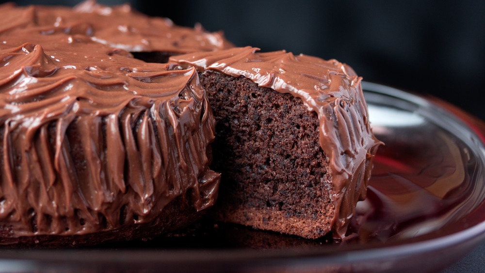 Mud cake on red cake stand 