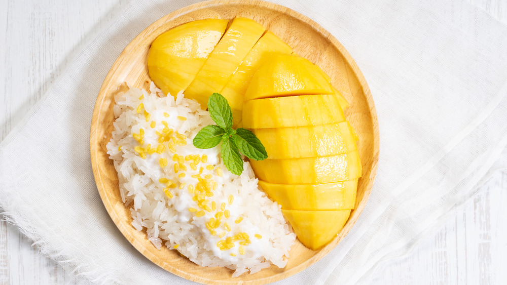 Mango with sticky rice dessert