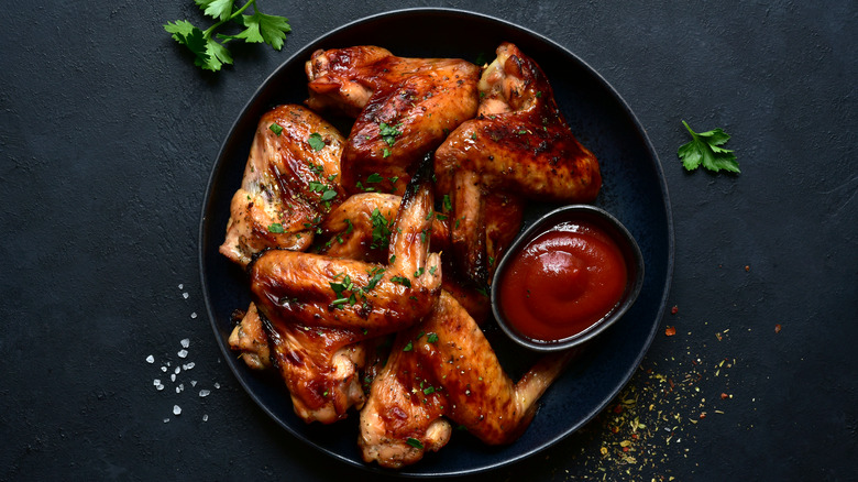 Crispy grilled chicken wings