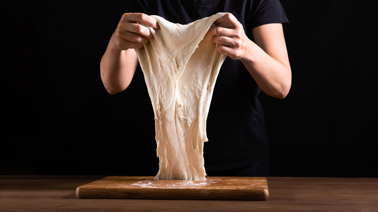 Kneading dough with the stretch and fold method