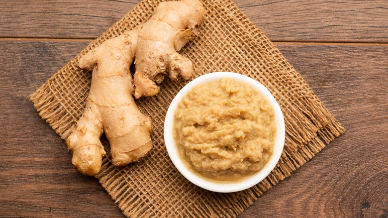 fresh ginger paste in bowl