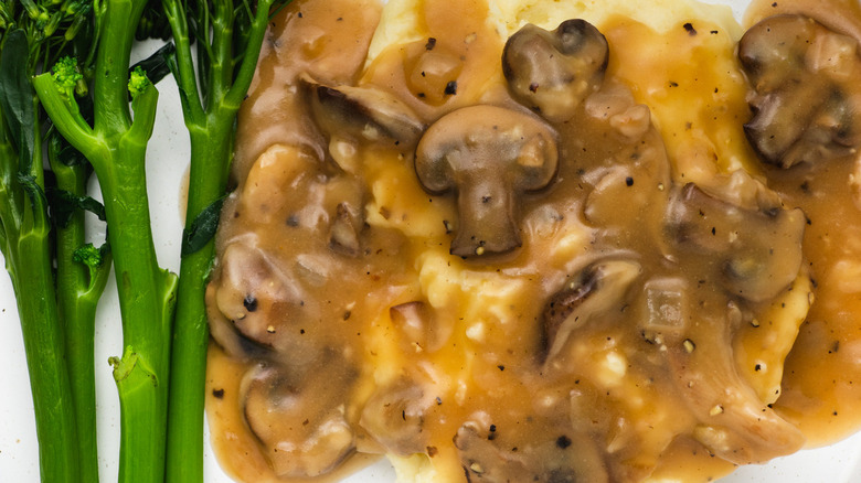 mushroom gravy on mashed potatoes