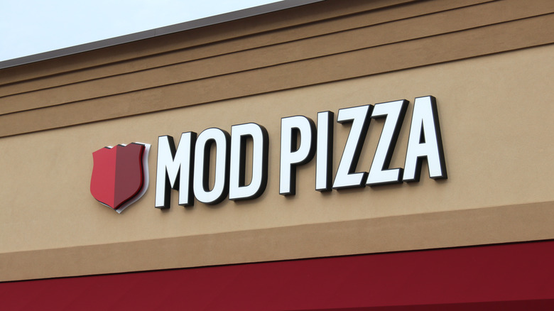 Mod Pizza store front