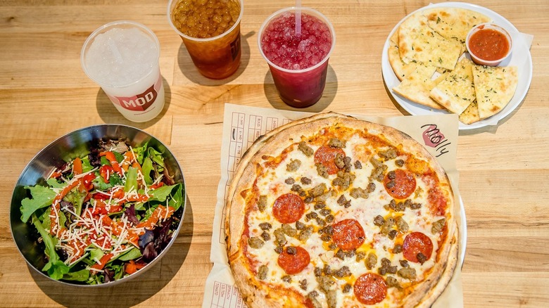 a full array of food from mod pizza