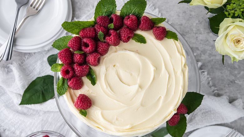 white chocolate cake with raspberries