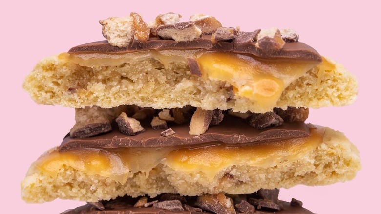 caramel shortbread Crumbl Cookies