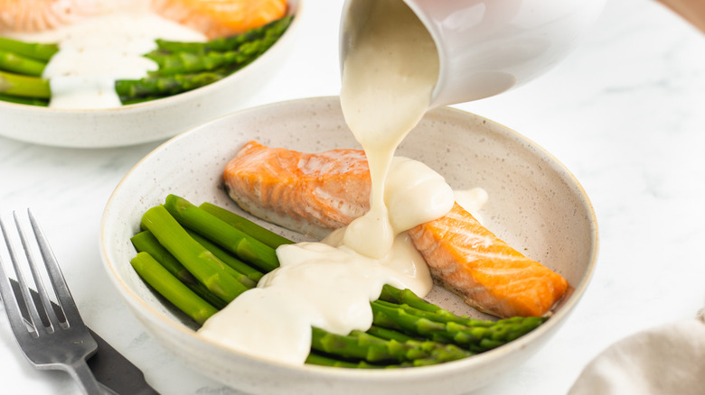 salmon and asparagus with sauce