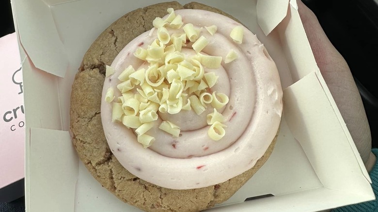 strawberry cake cookie