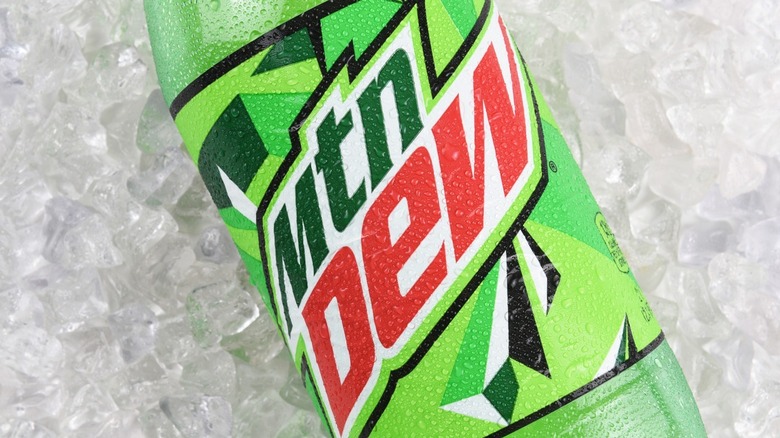 Can of Mountain Dew closeup