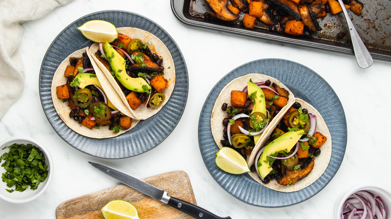 Tacos served on two plates