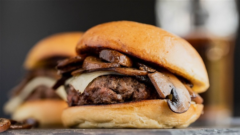 cheeseburger with mushrooms