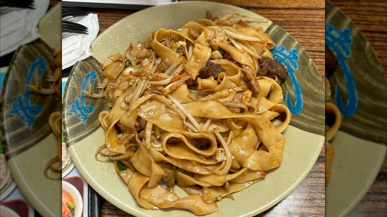 A plate of noodles served with shrimp and beef