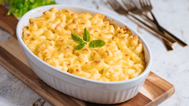 baked mac and cheese with garnish