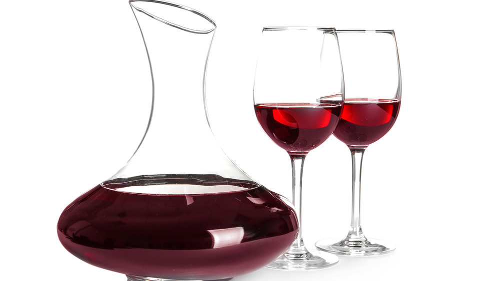 Decanter e bicchieri da vino