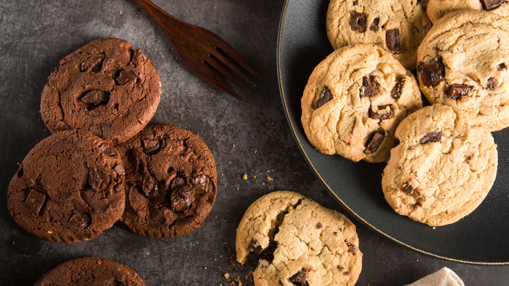 chocolate chip cookies