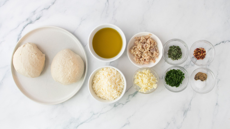 Ingredients for white clam pizza