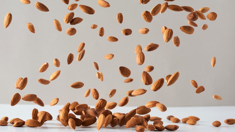 label for Matiz Valencia almonds