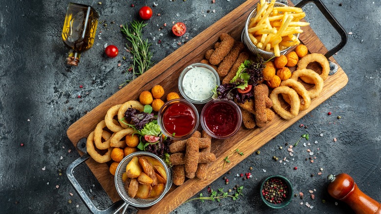  Appetizer platter with fried onion rings and mozzarella sticks