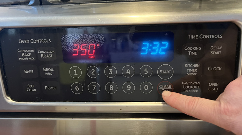 finger pressing oven digital display