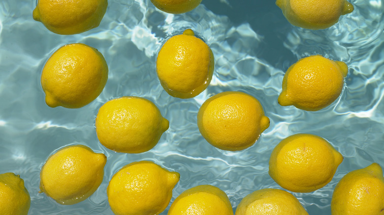 Lemons in water