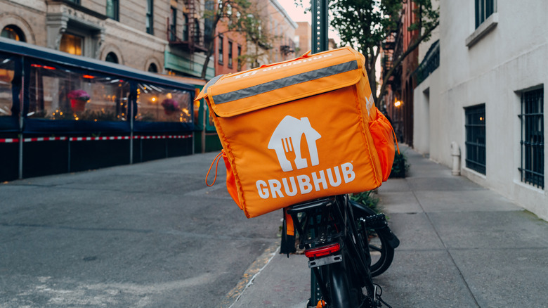 grubhub bag on bicycle