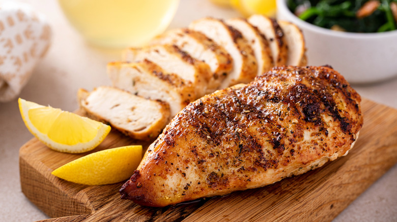 Chicken breast with lemon slices