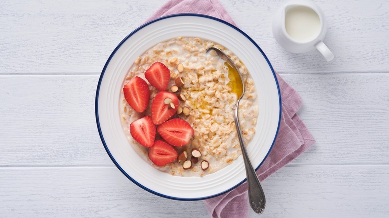 oatmeal porridge with fruit and nuts
