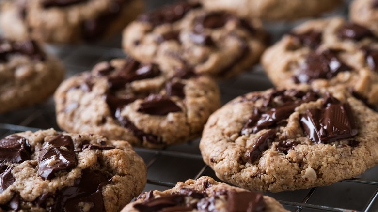 chocolate chip cookies with oat flour