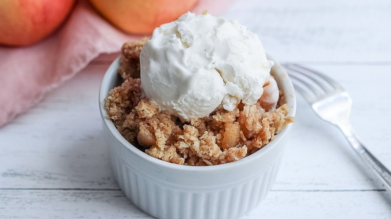 apple crisp with ice cream