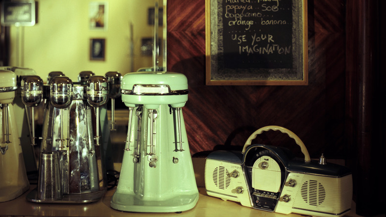 vintage avocado green milkshake maker