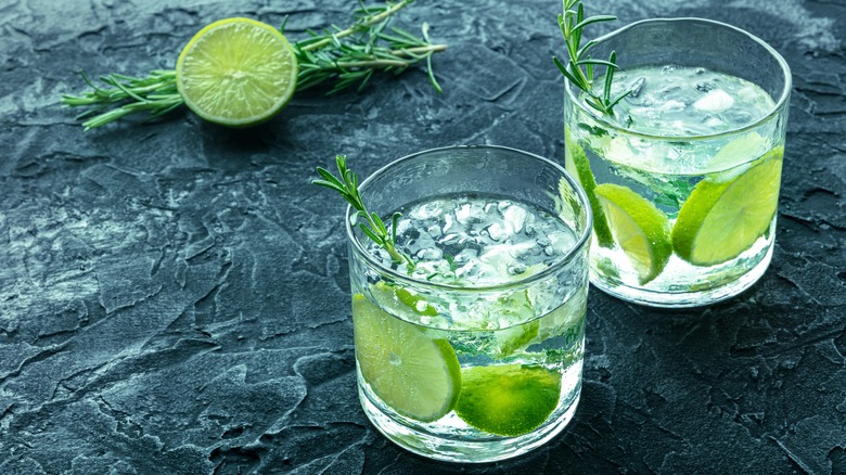gin and tonics with lime slices