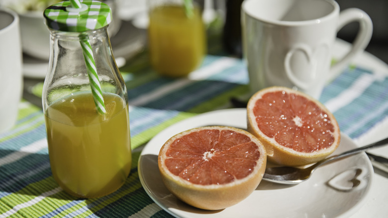 Orange juice and grapefruit cut in half