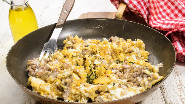 Grilled pig brain with eggs in a pan