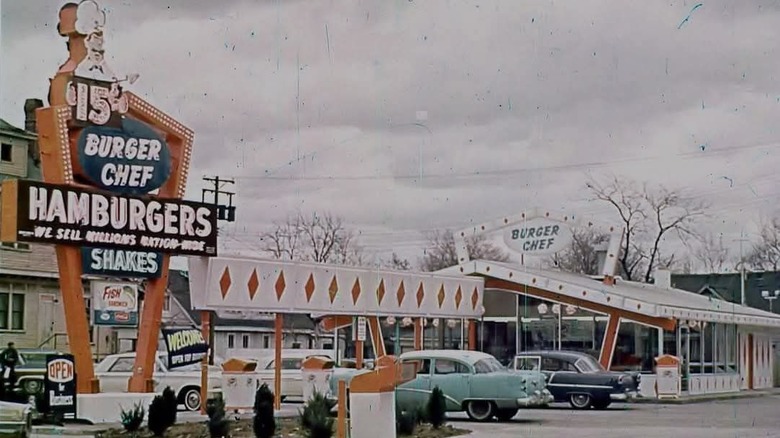 Old-fashioned exterior of Burger Chef