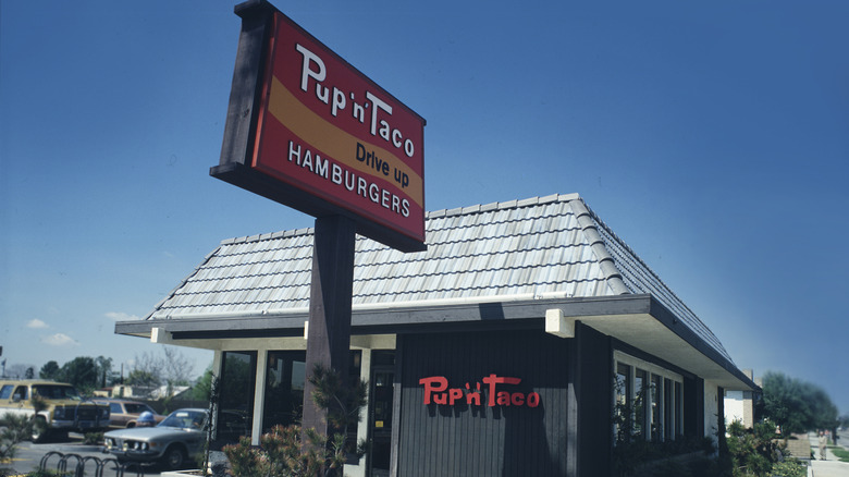 Pup 'n' Taco Hamburgers restaurant in 1978