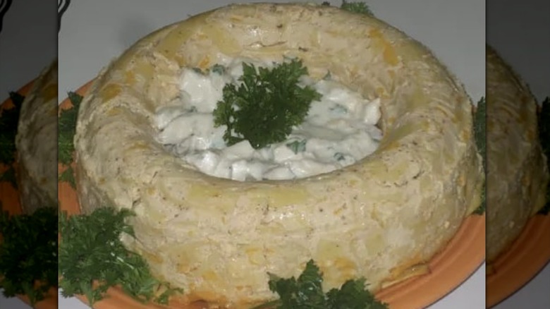 Noodle ring dish with creamed chicken