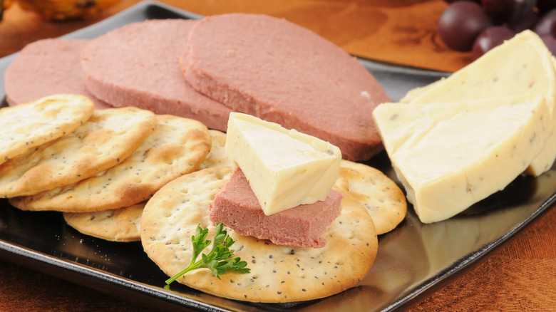 sliced braunschweiger, cheese, and crackers