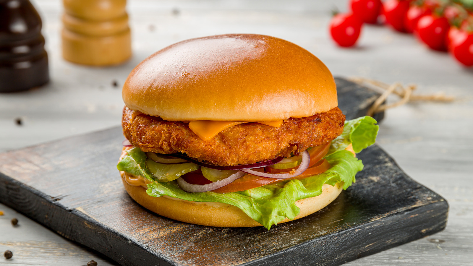 3 Old-School Fast Food Chicken Sandwiches That Are Still On Menus Today