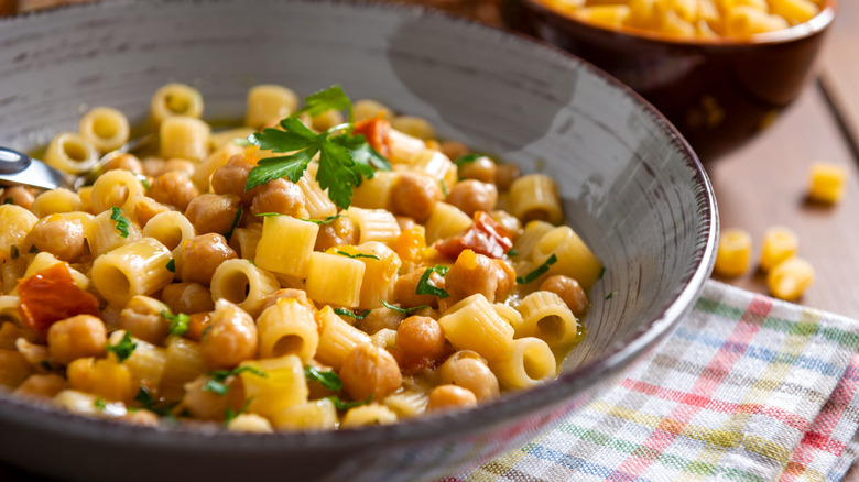 A bowl of pasta e ceci