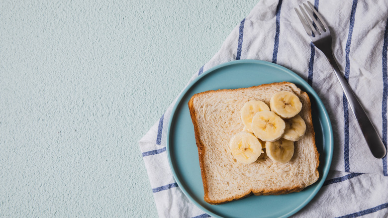 banana slices on a piece of bread