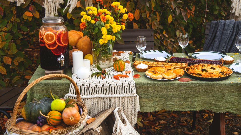 Thanksgiving autumn table