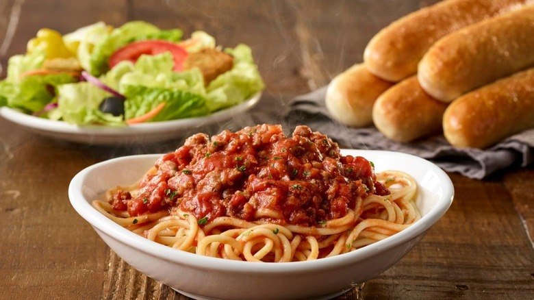 Olive Garden pasta, salad, and breadsticks