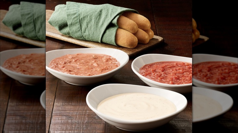 Olive Garden breadsticks and dip