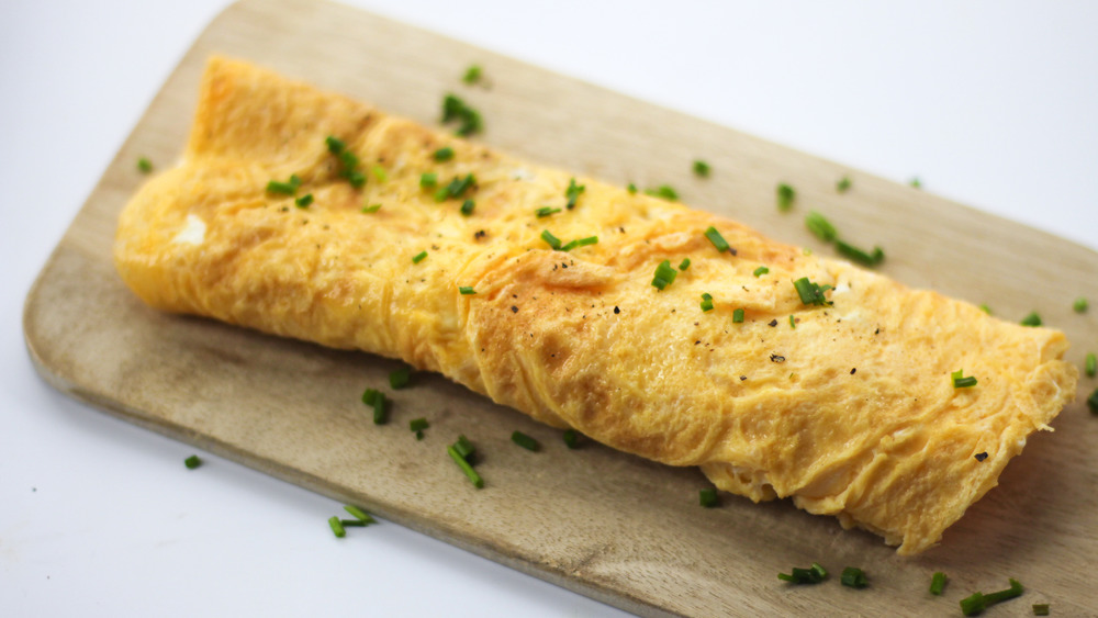 an omelet with pepper and chives