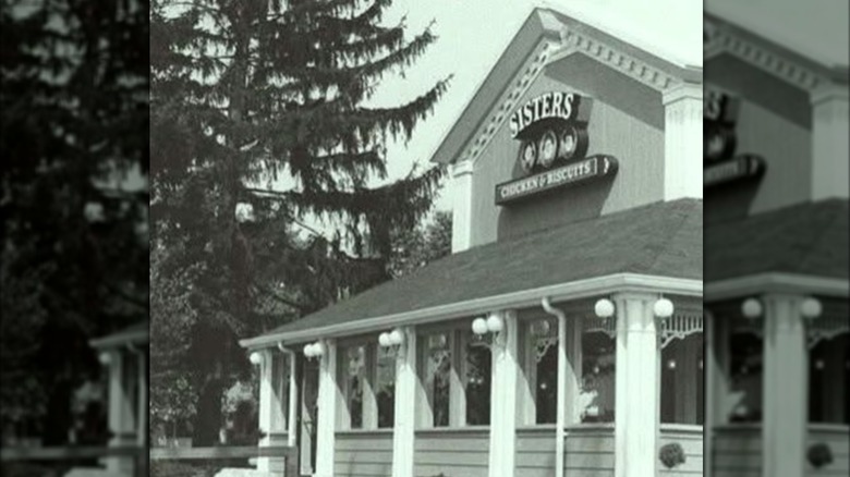 Exterior of Sisters Chicken and Biscuits