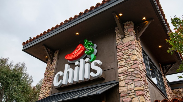 chili's sign storefront