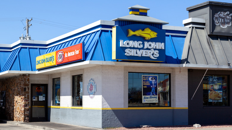 Long John Silver's storefront during daytime