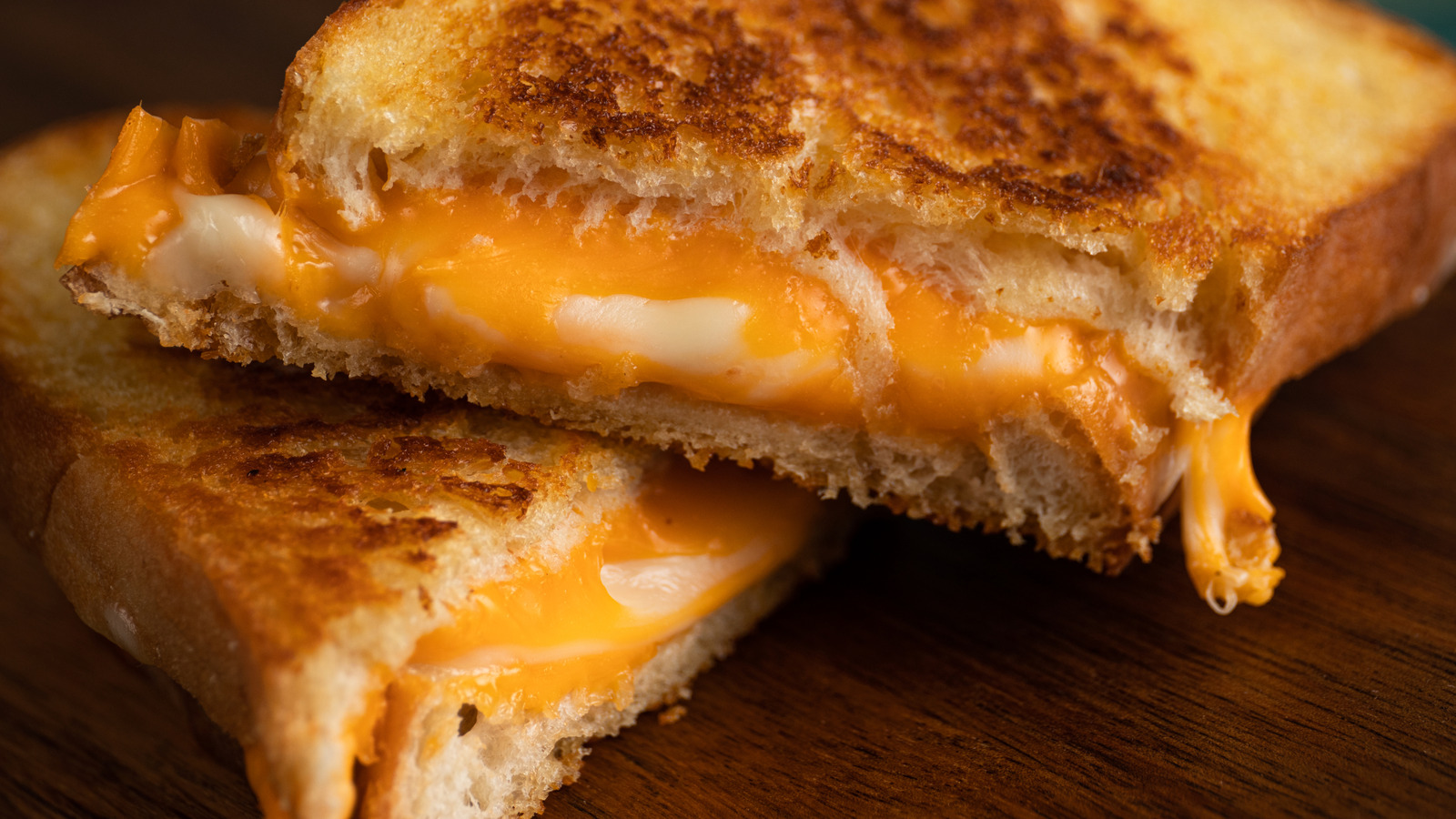 <a href="https://www.mashed.com/2253995/worcestershire-sauce-grilled-cheese-tip/" target="_blank">Once You Add This Sauce To Grilled Cheese You’ll Never Go Back</a>