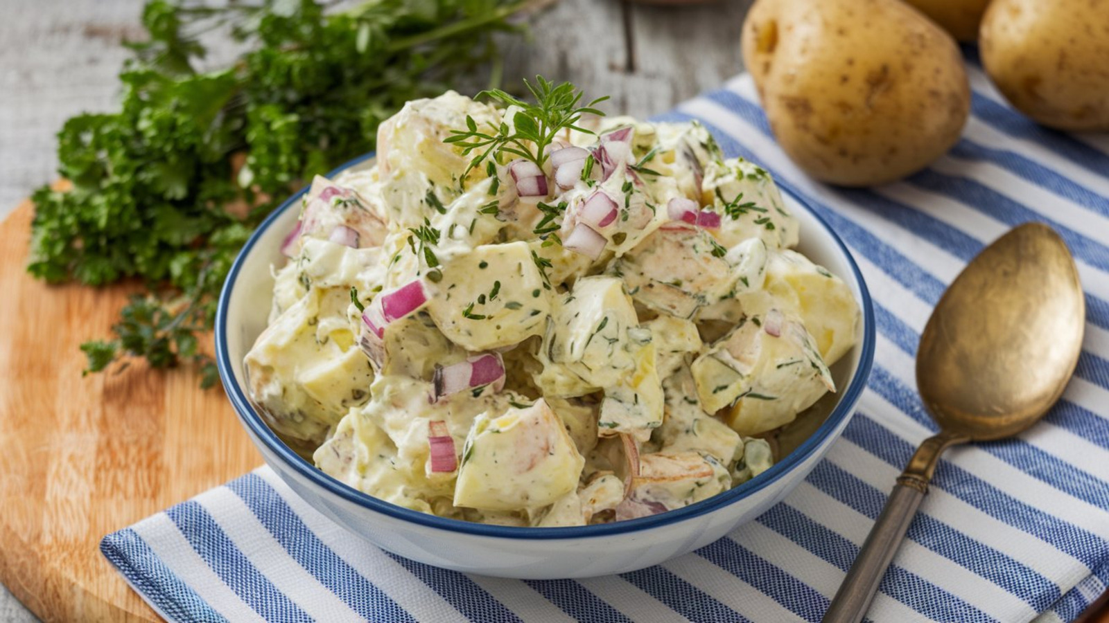 <a href="https://www.mashed.com/2267048/easy-potato-salad-swap-curly-fries/" target="_blank">One Easy Swap Brings New Life To Traditional Potato Salad</a>