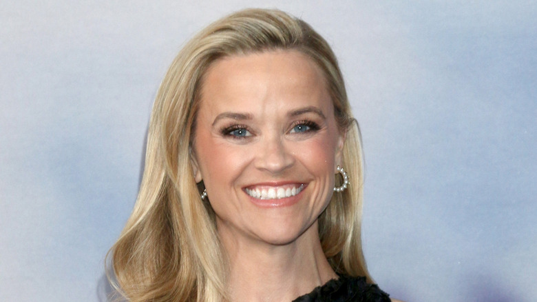 Reese Witherspoon wearing round pearly earrings